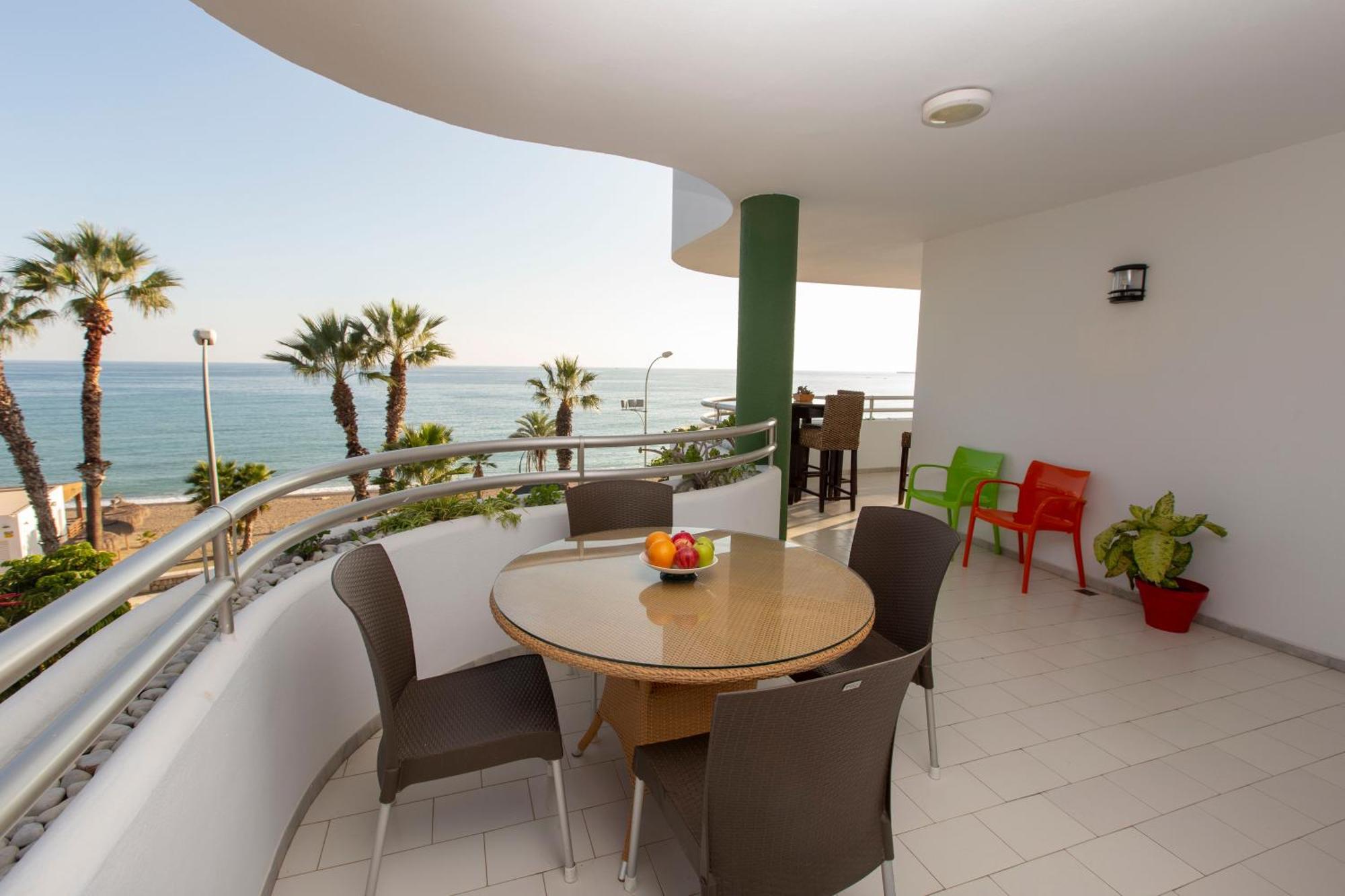 Villa Venecia, Apartamento de Lujo en 1º línea de playa + parking Málaga Exterior foto