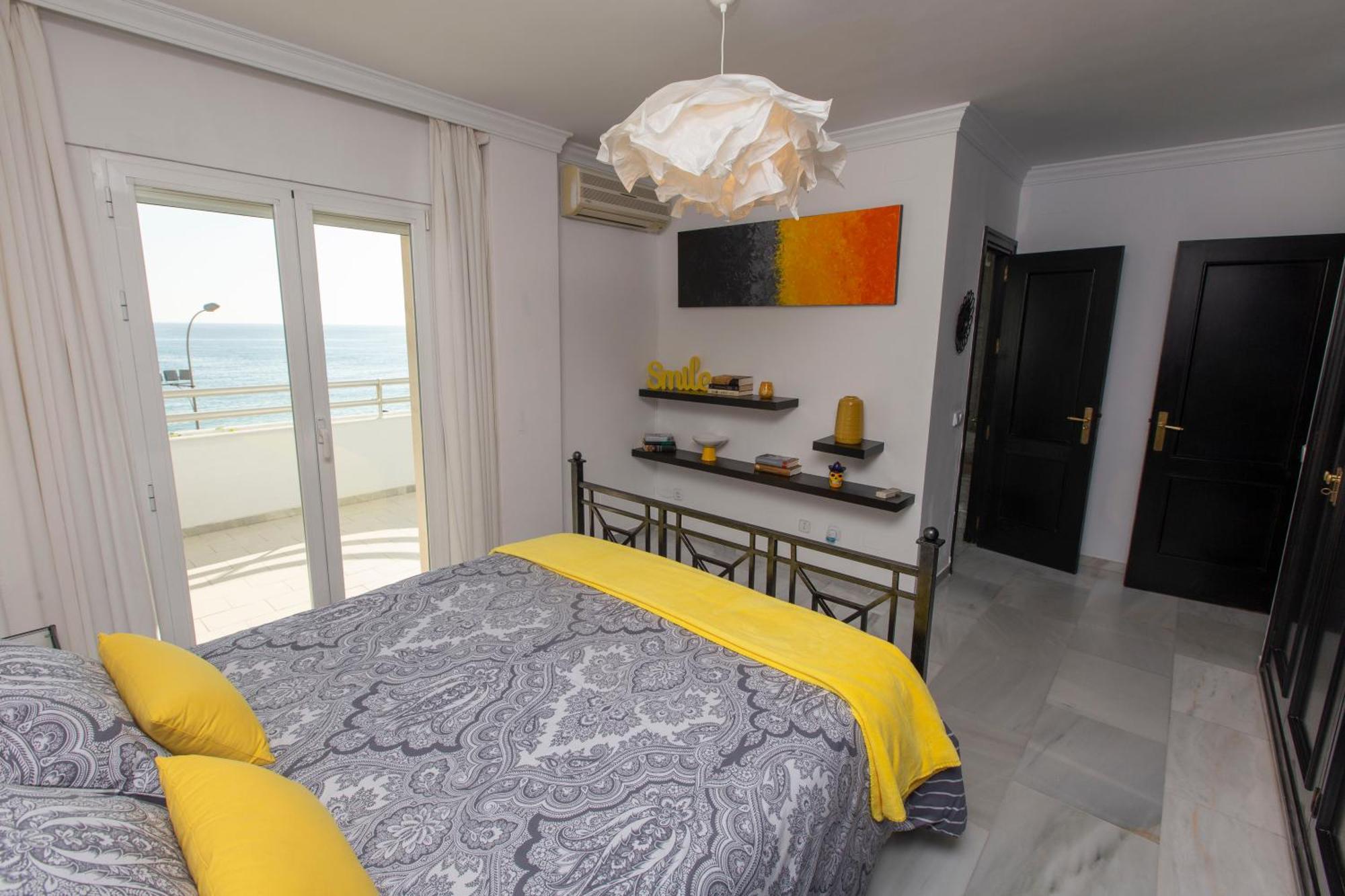 Villa Venecia, Apartamento de Lujo en 1º línea de playa + parking Málaga Exterior foto