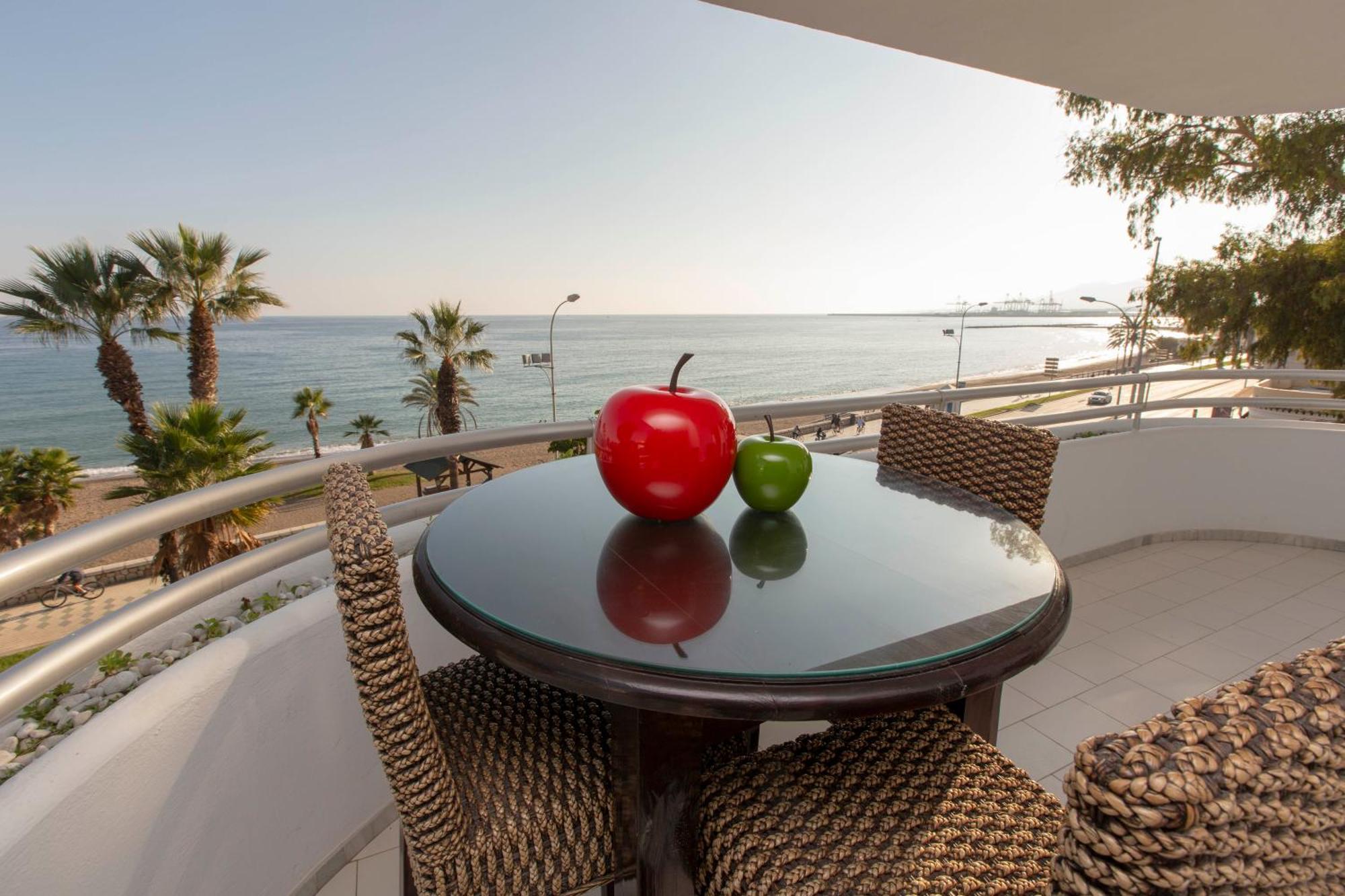 Villa Venecia, Apartamento de Lujo en 1º línea de playa + parking Málaga Exterior foto