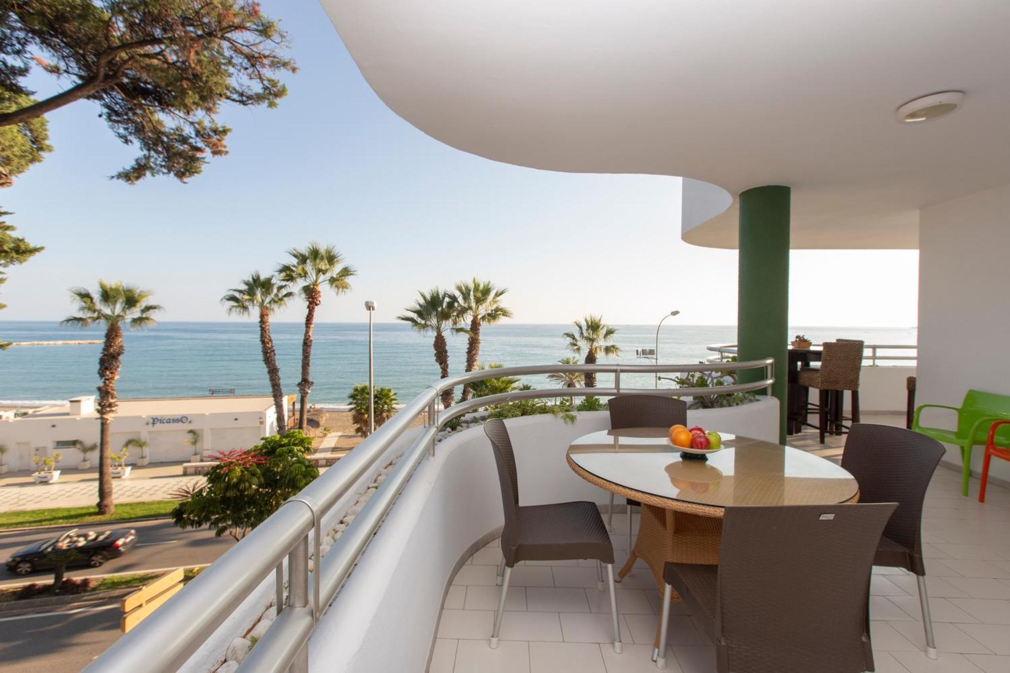 Villa Venecia, Apartamento de Lujo en 1º línea de playa + parking Málaga Exterior foto