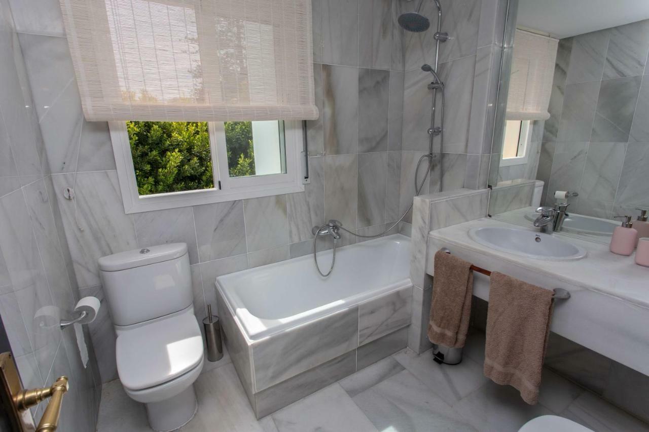 Villa Venecia, Apartamento de Lujo en 1º línea de playa + parking Málaga Exterior foto