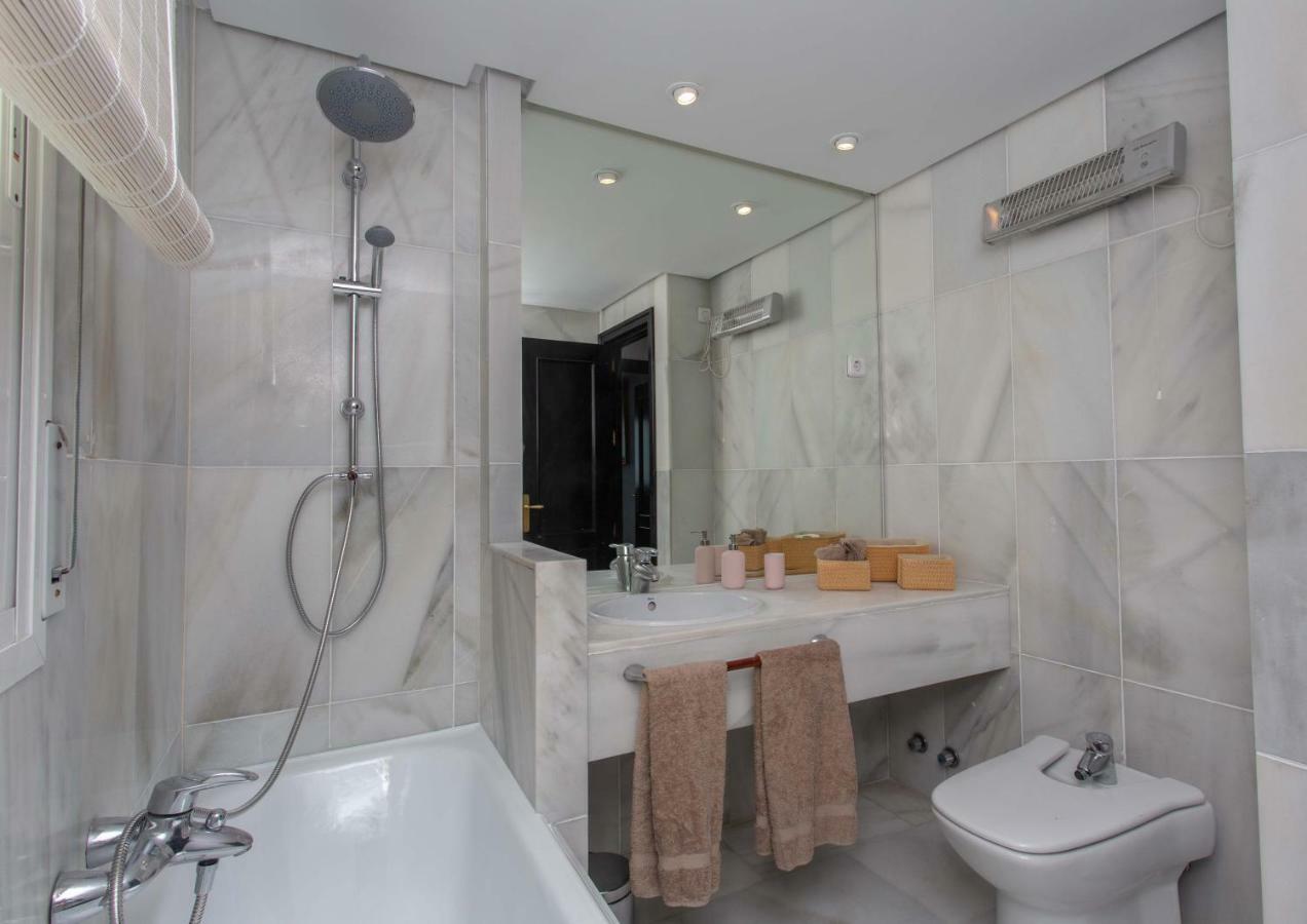 Villa Venecia, Apartamento de Lujo en 1º línea de playa + parking Málaga Exterior foto